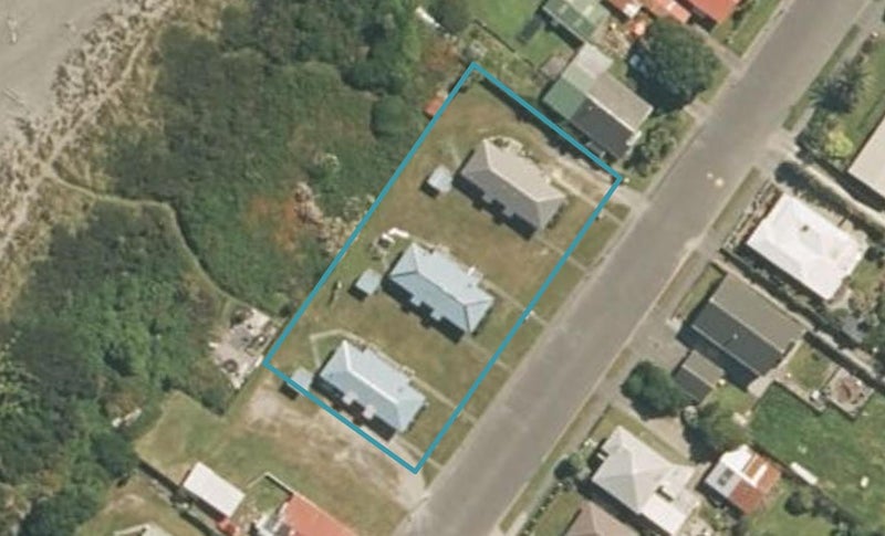 205 Revell Street, Hokitika - Carousel 1