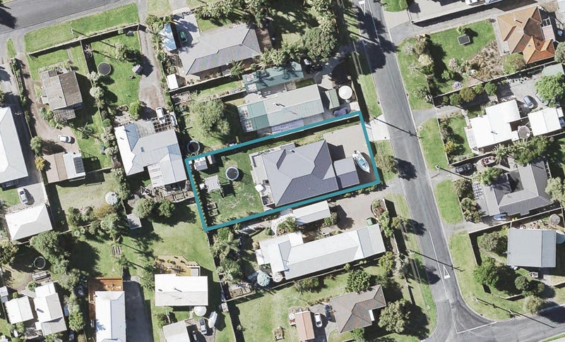 20 Sunkist Bay Road, Beachlands, Auckland - Carousel 1
