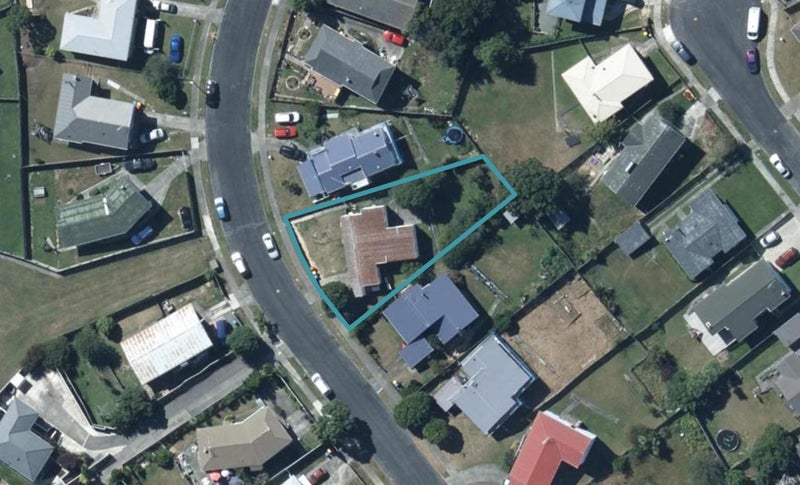 24 Beaumaris Crescent, Ascot Park, Porirua - Carousel 1