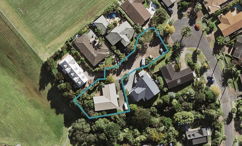 18 St Lucia Place, Unsworth Heights, Auckland - Carousel 1