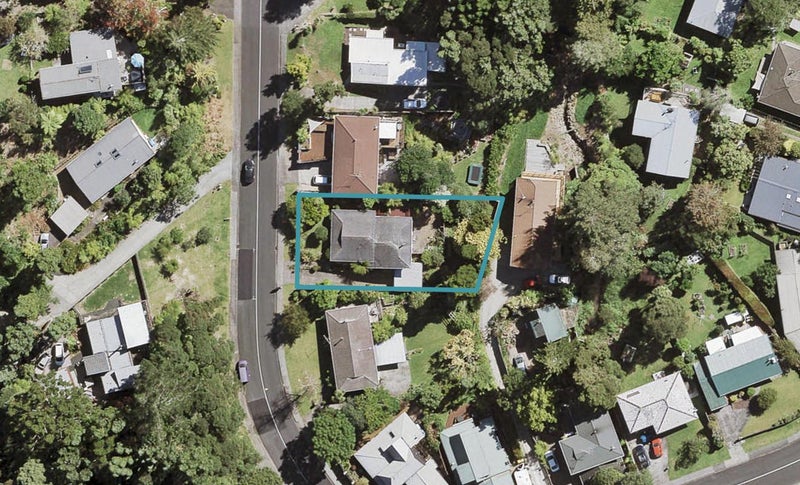 39 Daffodil Street, Titirangi, Auckland - Carousel 1
