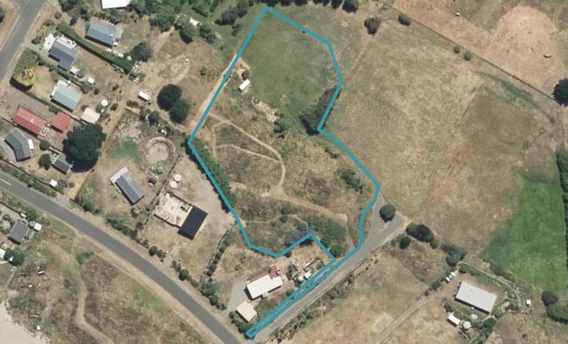 13 Strathnaver Drive, Waikawa Beach, Manakau - Carousel 1