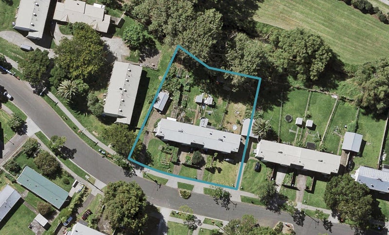 16 Maybury Street, Point England, Auckland - Carousel 1