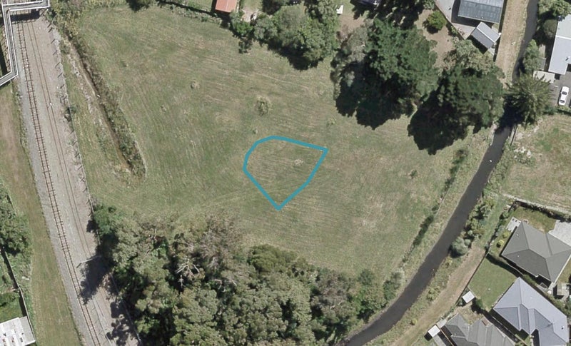 5 Wi Hape Pakau Place, Waiwhetu, Lower Hutt - Carousel 1