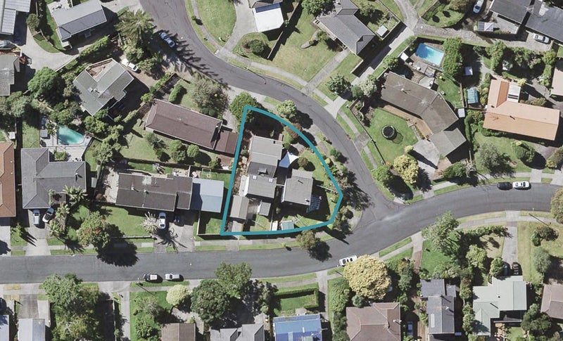 2/2 Sirius Place, Botany Downs, Auckland - Carousel 1