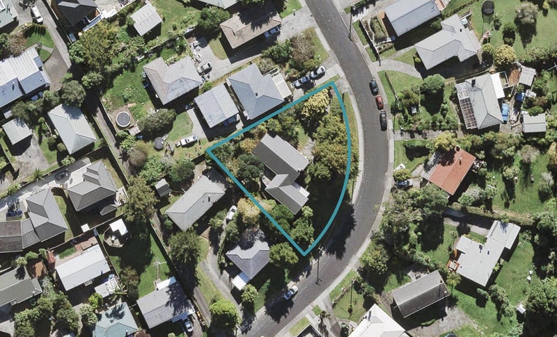 11 Crystal Avenue, Glendene, Auckland - Carousel 1