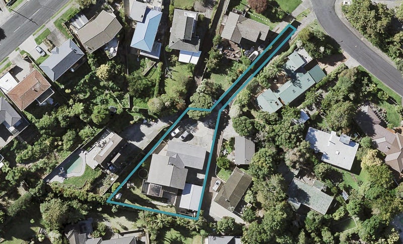 1 Pohutukawa Avenue, Shelly Park, Auckland - Carousel 1