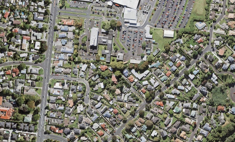 7 Crockett Lane, Henderson, Auckland - Carousel 1