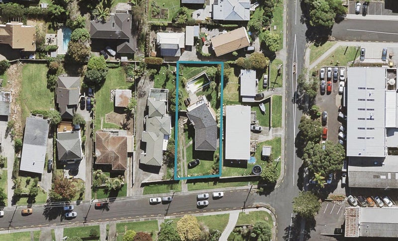 76 Gladstone Road, Northcote, Auckland - Carousel 1