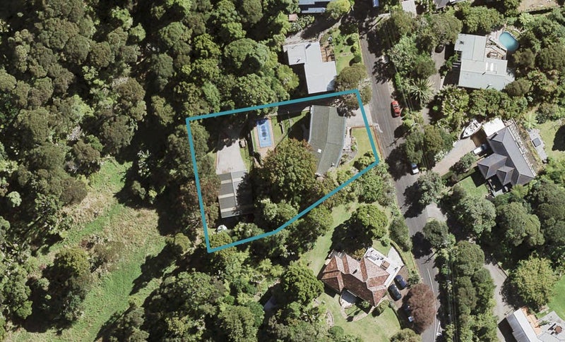 4 Tawini Road, Titirangi, Auckland - Carousel 1