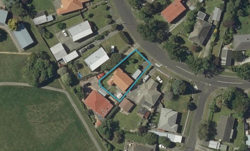 73 Savage Crescent, West End, Palmerston North - Carousel 1
