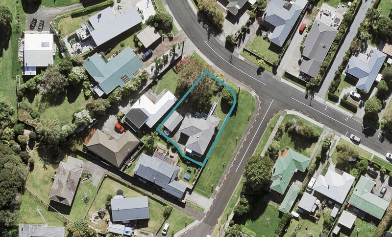 10 Renata Crescent, Te Atatu Peninsula, Auckland - Carousel 1