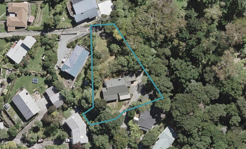 17 Blue Mountains Road, Silverstream, Upper Hutt - Carousel 1
