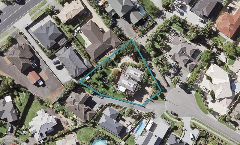 21 The Mews, Shamrock Park, Auckland - Carousel 1