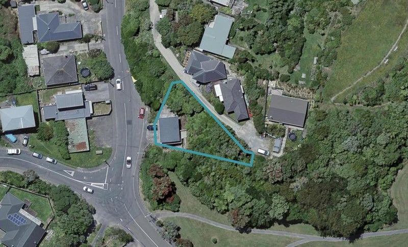 1/15 Wakely Road, Newlands, Wellington - Carousel 1