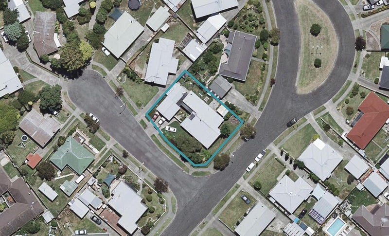 2 Tyrone Place, Tamatea, Napier - Carousel 1