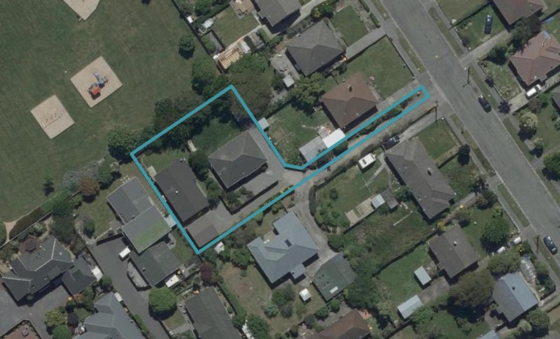 2/13 Pitcairn Crescent, Bryndwr, Christchurch - Carousel 1
