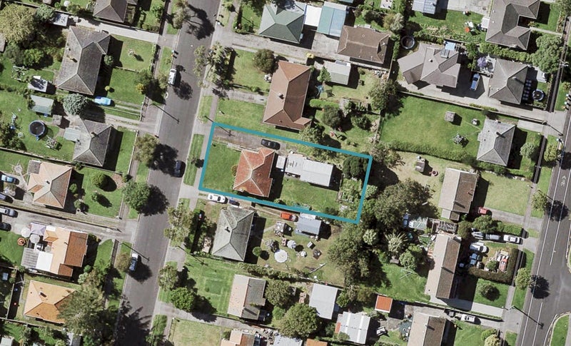 10 Tamatea Avenue, Point England, Auckland - Carousel 1