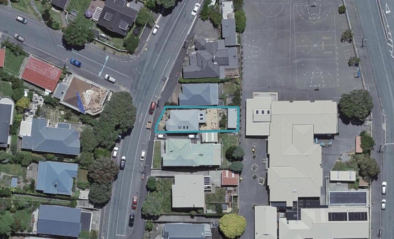 61 Queens Drive, Lyall Bay, Wellington - Carousel 1