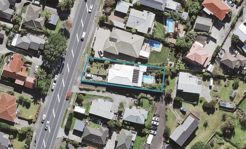 195 Te Atatu Road, Te Atatu South, Auckland - Carousel 1