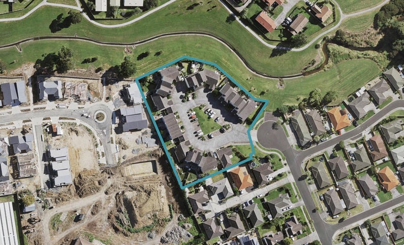 2/18 Alicante Avenue, Hillpark, Auckland - Carousel 1