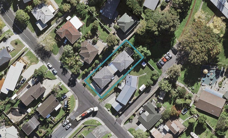 2/11 Agincourt Street, Glenfield, Auckland - Carousel 1