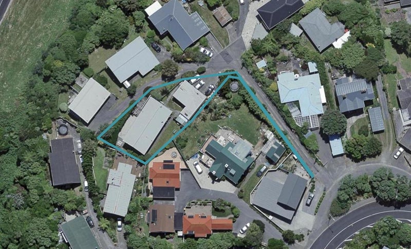 1 Brydon Way, Paparangi, Wellington - Carousel 1