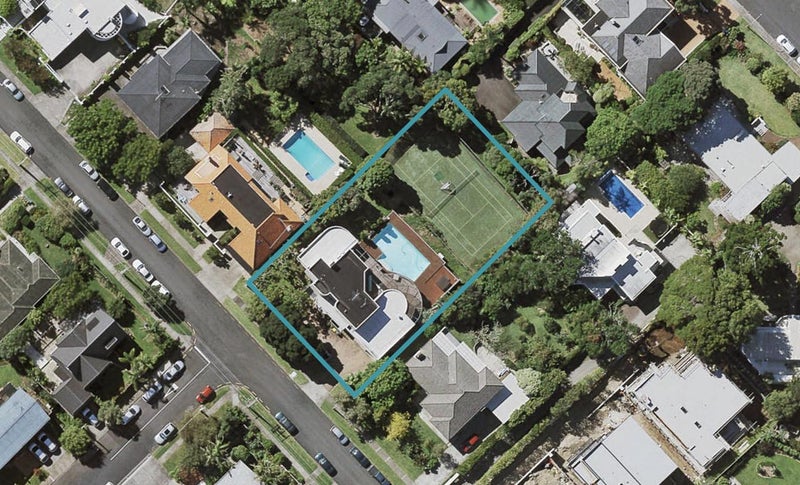 43 Lake Pupuke Drive, Takapuna, Auckland - Carousel 1