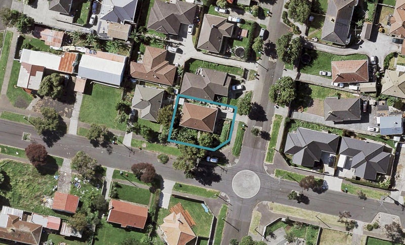 23 Holland Avenue, Point England, Auckland - Carousel 1