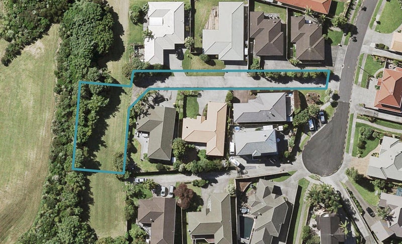 13 Bard Place, Golflands, Auckland - Carousel 1