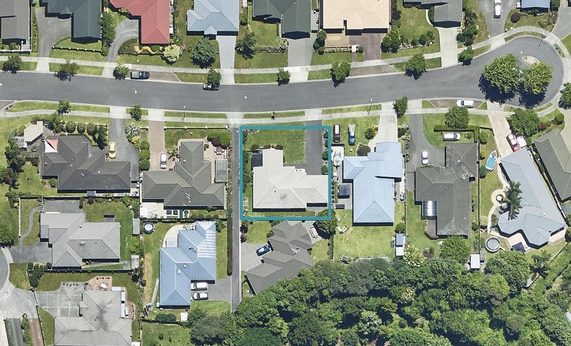 34 Manor Park Drive, Pyes Pa, Tauranga - Carousel 1