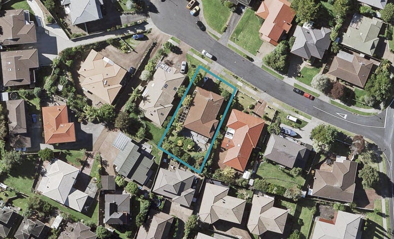 8 Spears Place, Botany Downs, Auckland - Carousel 1