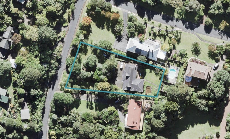 12 Bush Road, Waiatarua, Auckland - Carousel 1