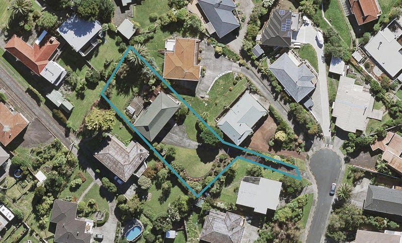 10 Cashmere Place, Glenfield, Auckland - Carousel 1