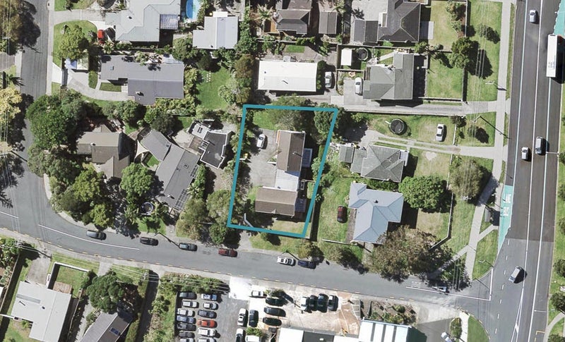 2/2 Manutara Avenue, Forrest Hill, Auckland - Carousel 1