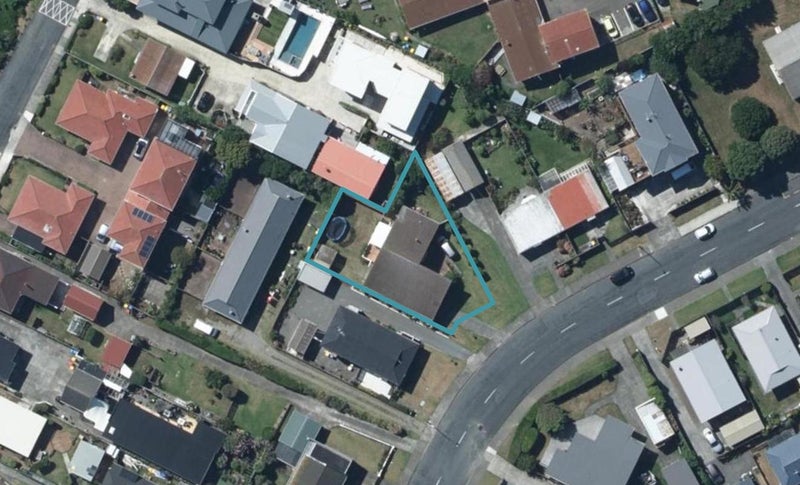 8 Tireti Road, Titahi Bay, Porirua - Carousel 1