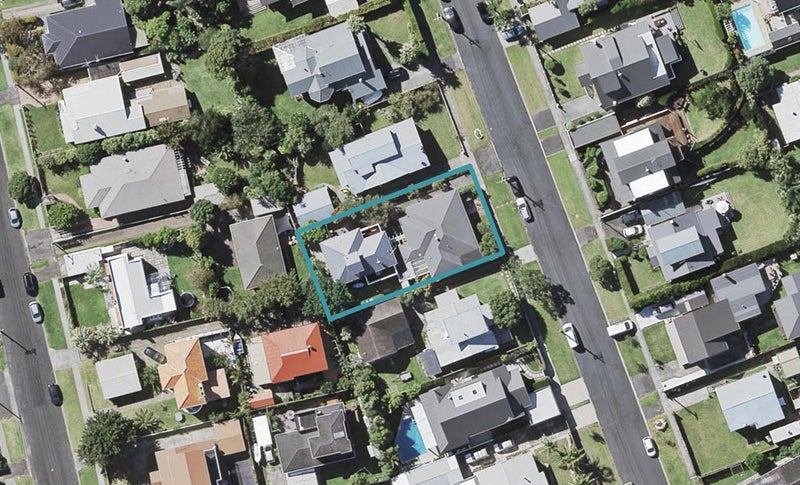 1/15 HEMI STREET, Narrow Neck, North Shore City - Carousel 1