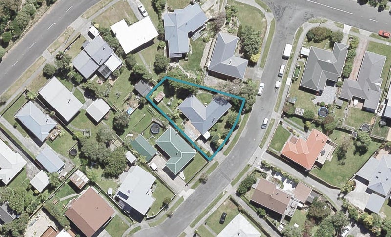 20 Cherry Blossom Grove, Maungaraki, Lower Hutt - Carousel 1