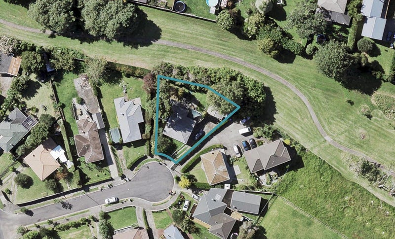 8 Greenway Place, Glen Innes, Auckland - Carousel 1