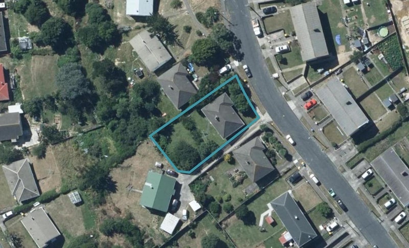 48 Hereford Street, Cannons Creek, Porirua - Carousel 1