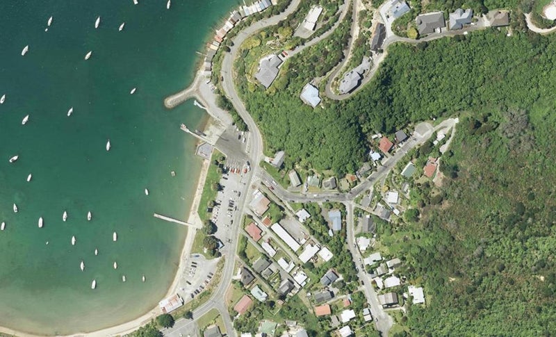 2 Arthur Crescent, Waikawa, Picton - Carousel 1