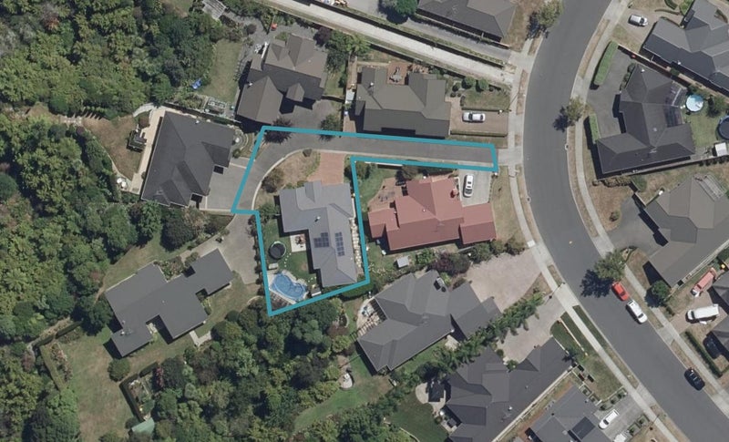 74 St James Drive, Huntington, Hamilton - Carousel 1