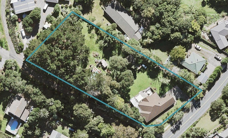 1129 Scenic Drive North, Swanson, Auckland - Carousel 1