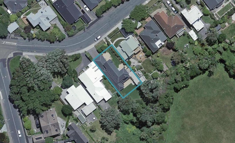 81 Ranui Crescent, Khandallah, Wellington - Carousel 1