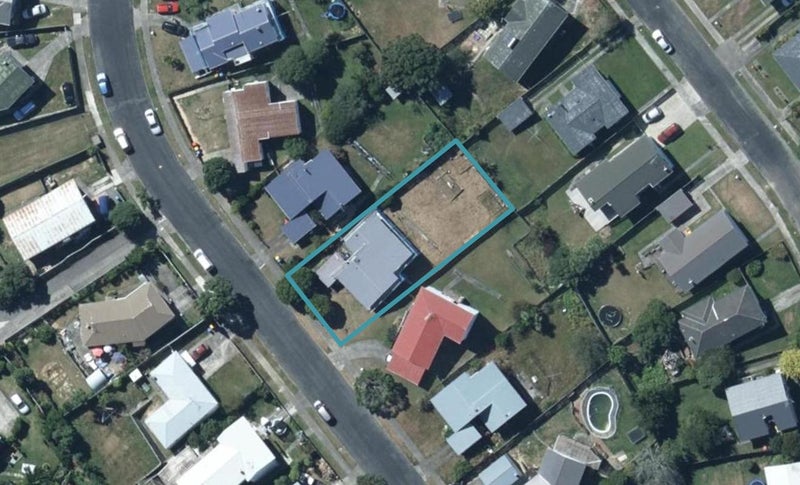 20 Beaumaris Crescent, Ascot Park, Porirua - Carousel 1
