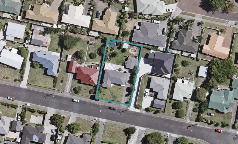 12 Warwick Crescent, Taradale, Napier - Carousel 1