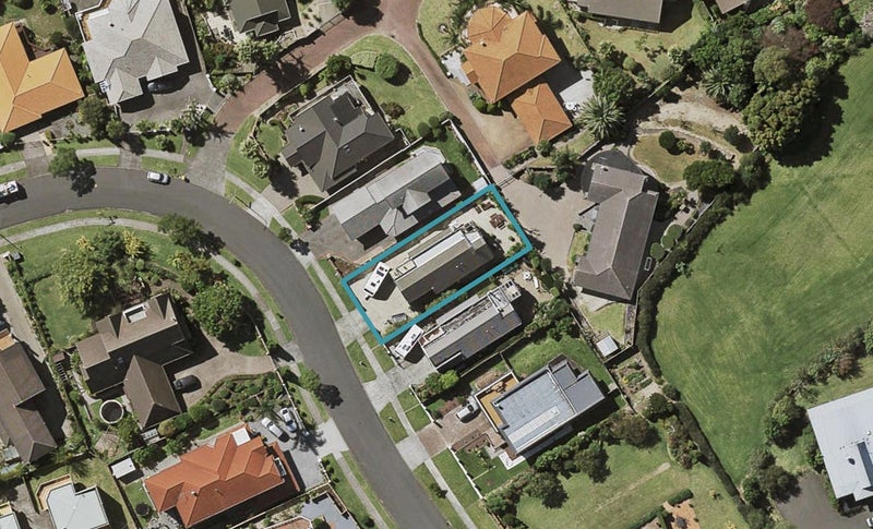 9A Santa Monica Place, Goodwood Heights, Auckland - Carousel 1