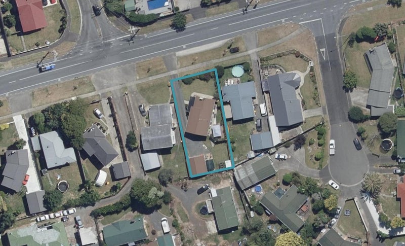 63 Collins Road, Melville, Hamilton - Carousel 1