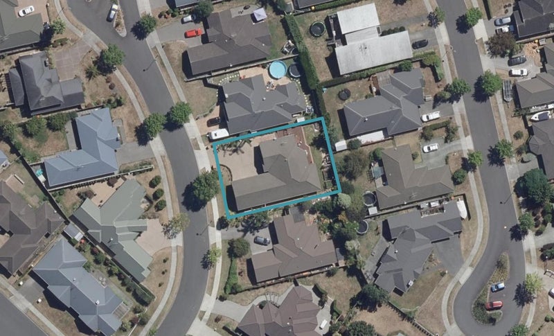 8 Stratford Place, Huntington, Hamilton - Carousel 1