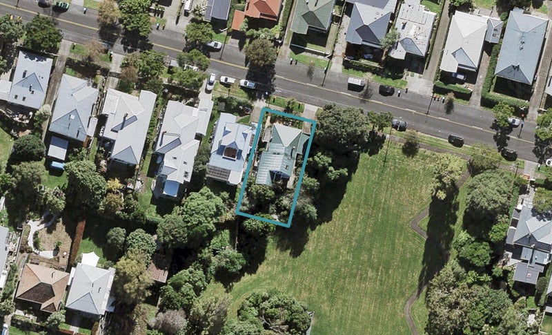 22 Kenneth Avenue, Sandringham, Auckland - Carousel 1